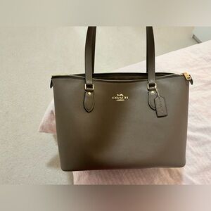 Coach Gallery Brown Leather Zip-Top Tote Bag with Gold Hardware